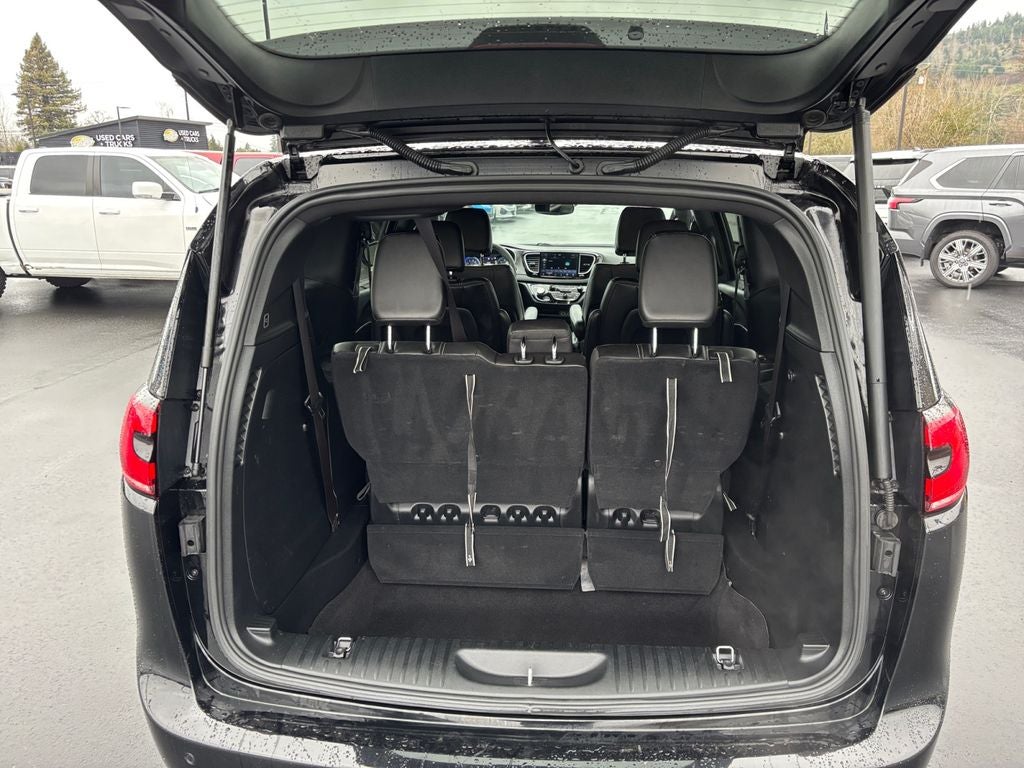 2025 Chrysler Pacifica Select