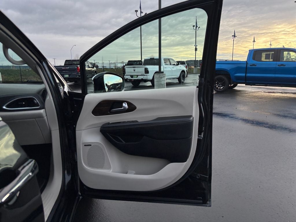 2023 Chrysler Pacifica Hybrid Limited