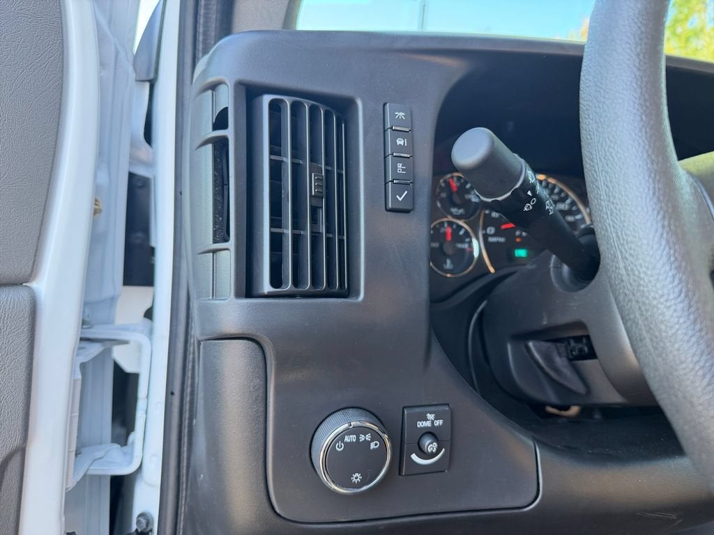2026 Chevrolet Express Cutaway 3500 1WT