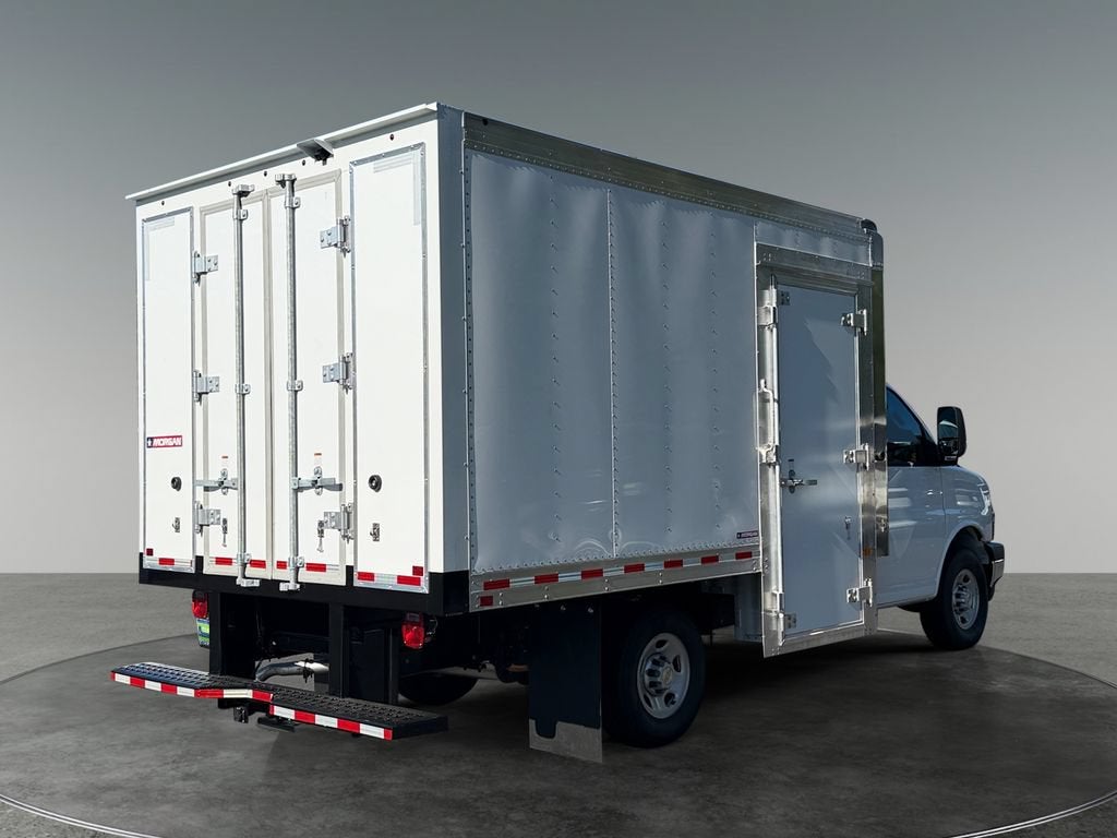 2026 Chevrolet Express Cutaway 3500 1WT