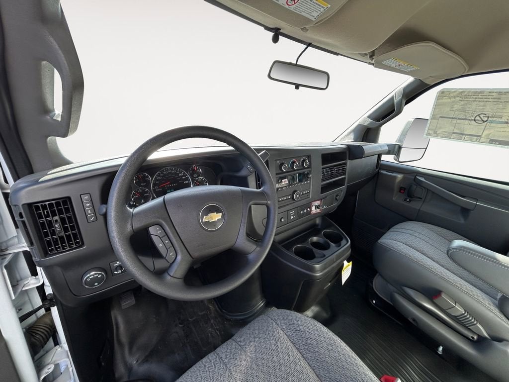 2025 Chevrolet Express Cutaway 3500 1WT