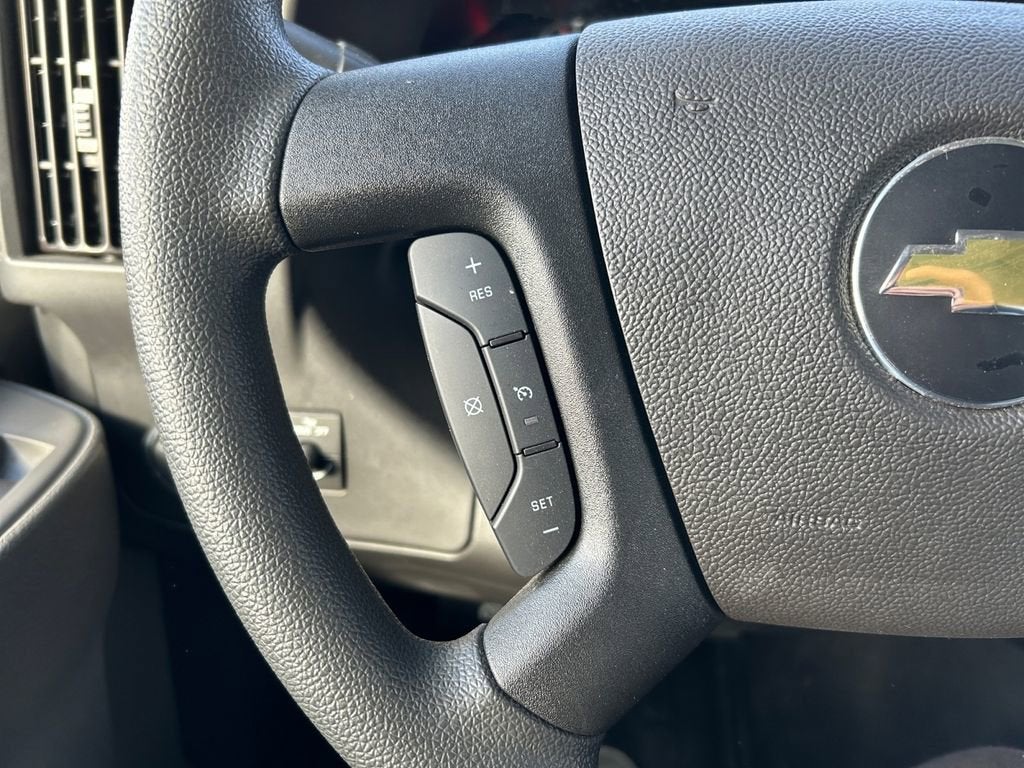2025 Chevrolet Express Cutaway 3500 1WT