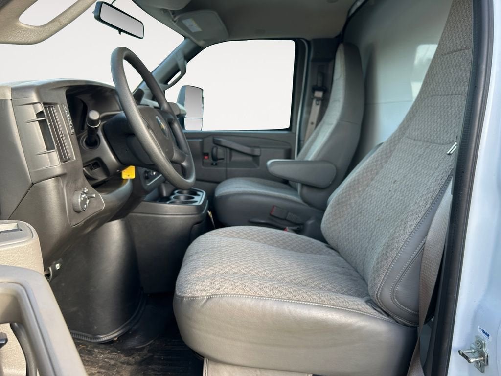 2025 Chevrolet Express Cutaway 3500 1WT