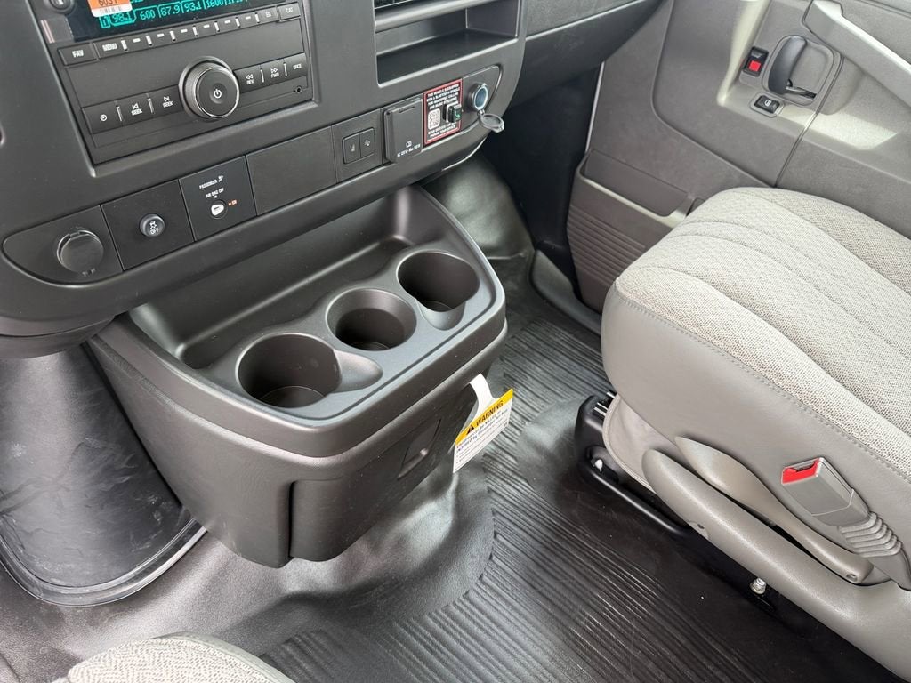 2025 Chevrolet Express Cargo WT