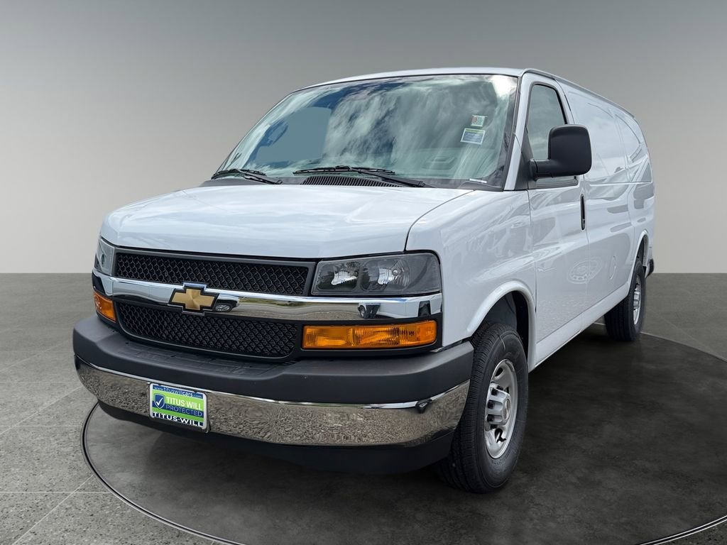 2025 Chevrolet Express Cargo WT