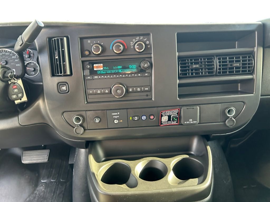 2025 Chevrolet Express Cargo WT