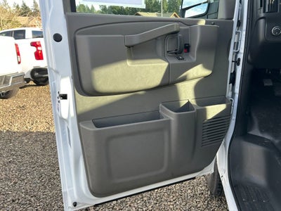 2025 Chevrolet Express Cargo WT