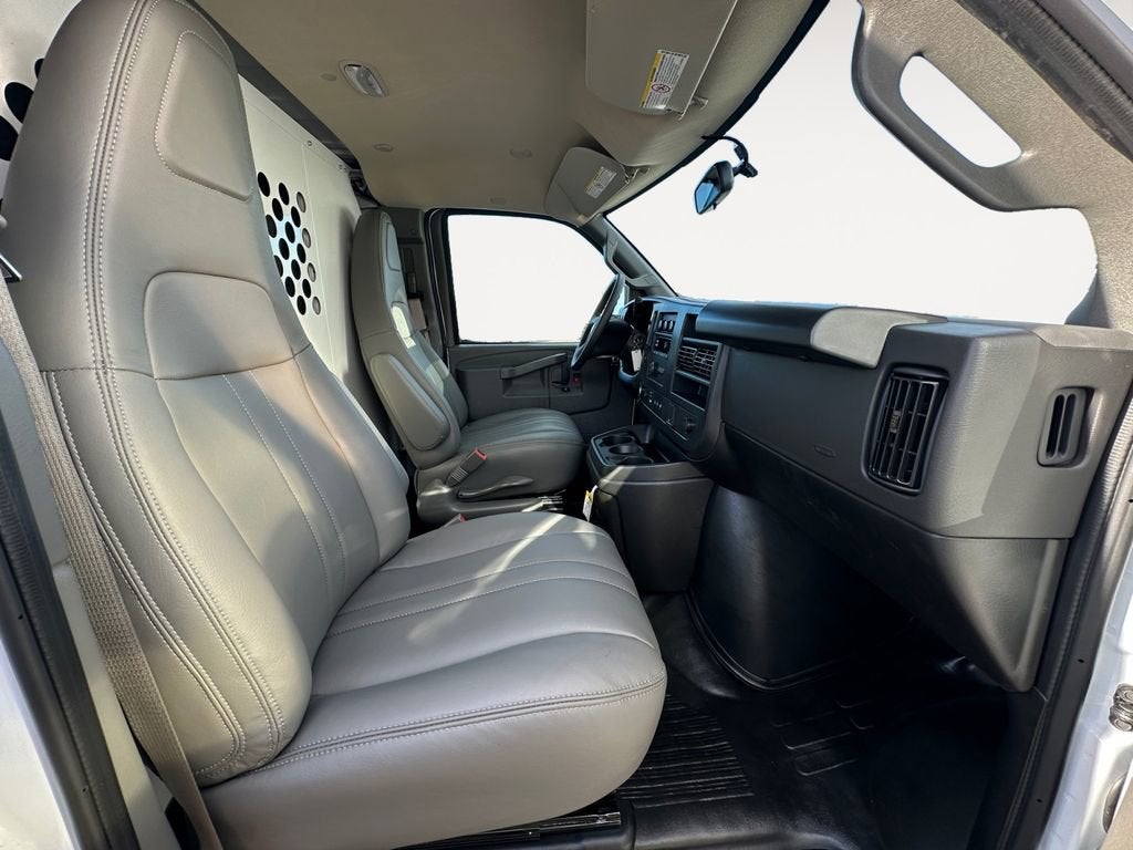 2025 Chevrolet Express Cargo WT