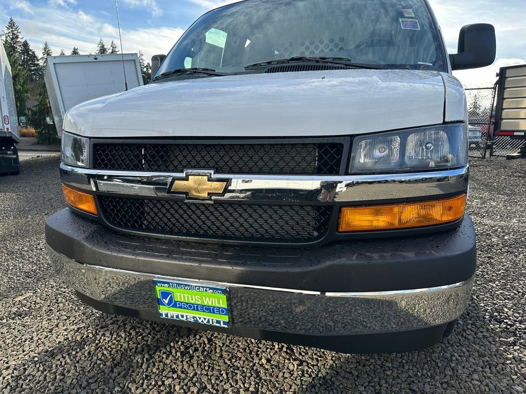 2025 Chevrolet Express Cargo WT