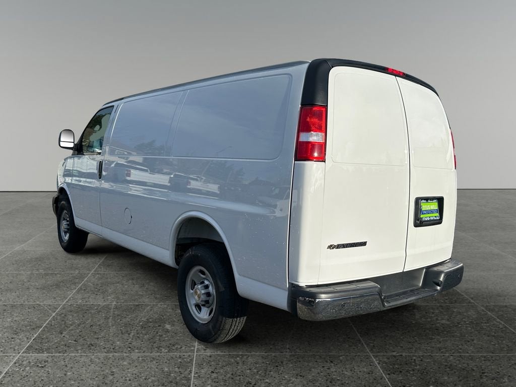 2025 Chevrolet Express Cargo WT