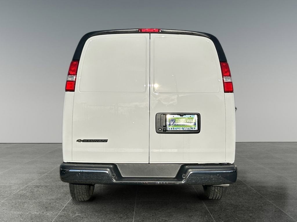 2025 Chevrolet Express Cargo WT