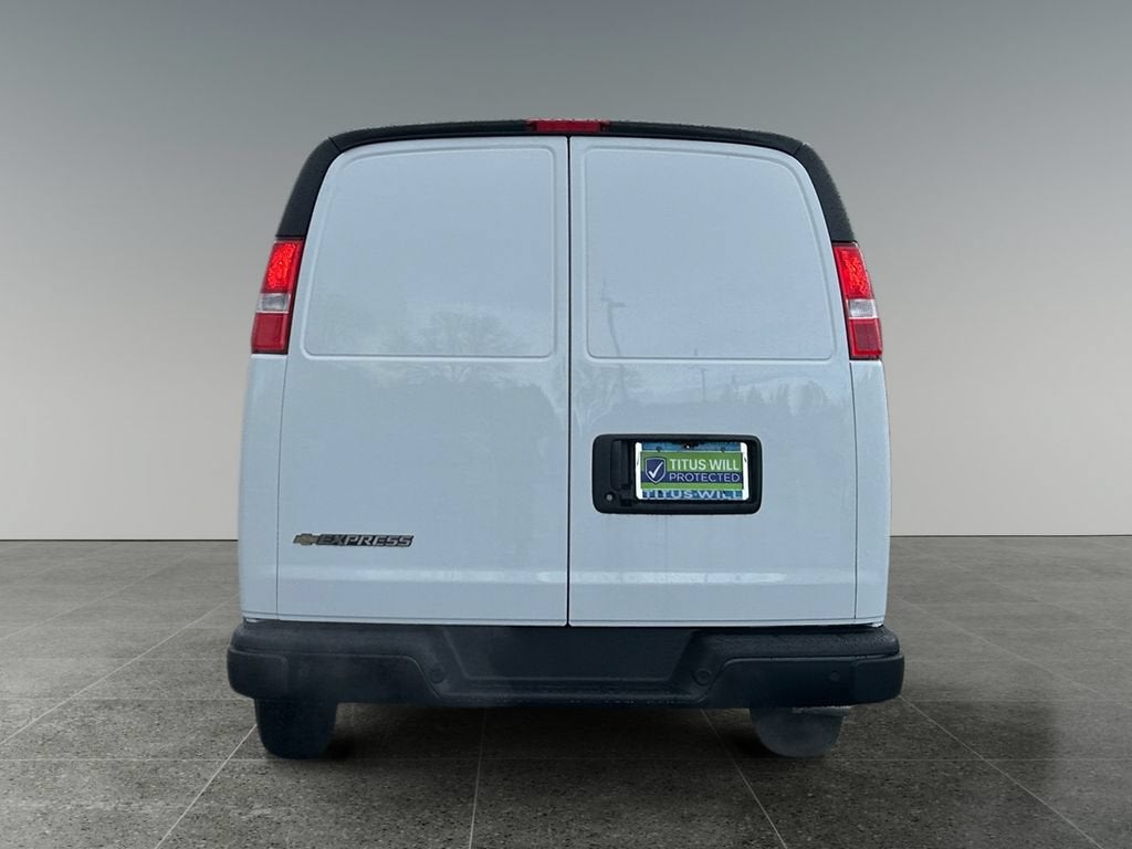 2025 Chevrolet Express Cargo WT