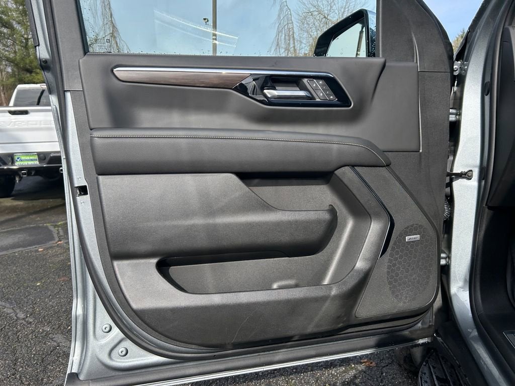 2026 Chevrolet Suburban Premier - Photo 23