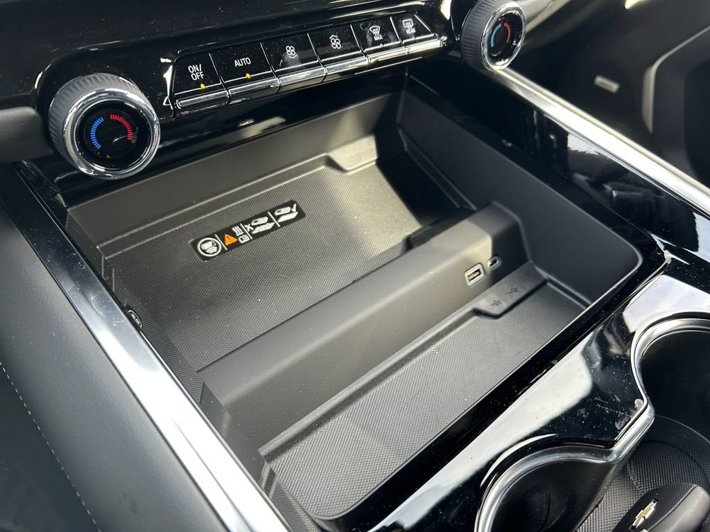 2026 Chevrolet Suburban Premier - Photo 38