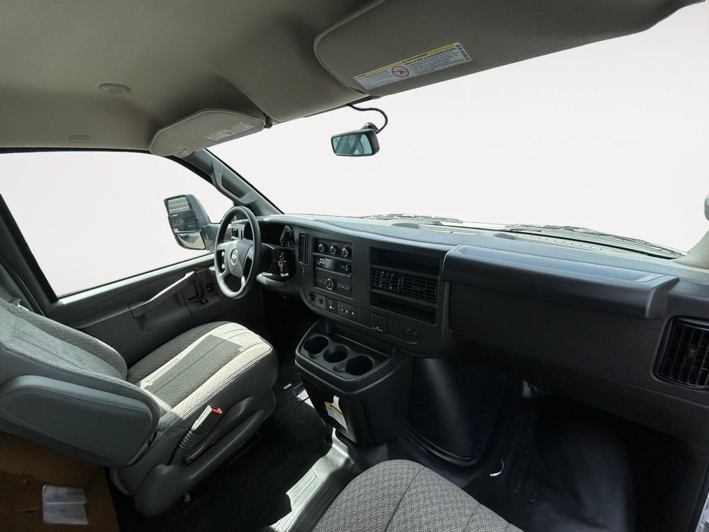 2025 Chevrolet Express Cutaway 3500 1WT