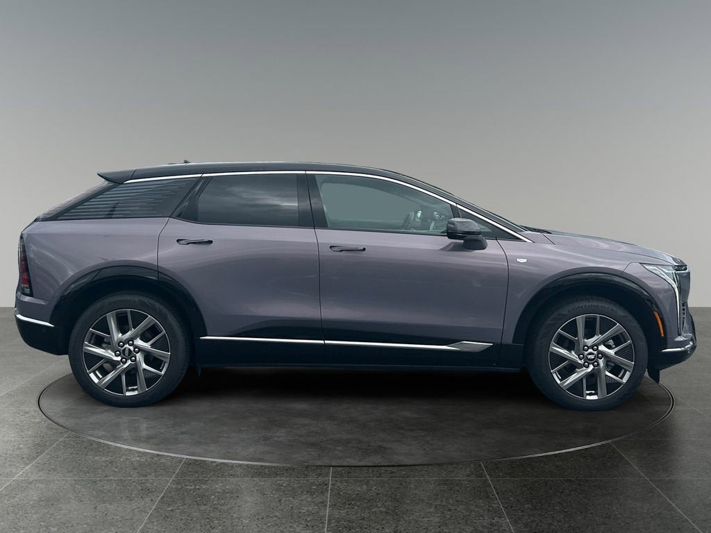 2025 Cadillac OPTIQ Luxury 1