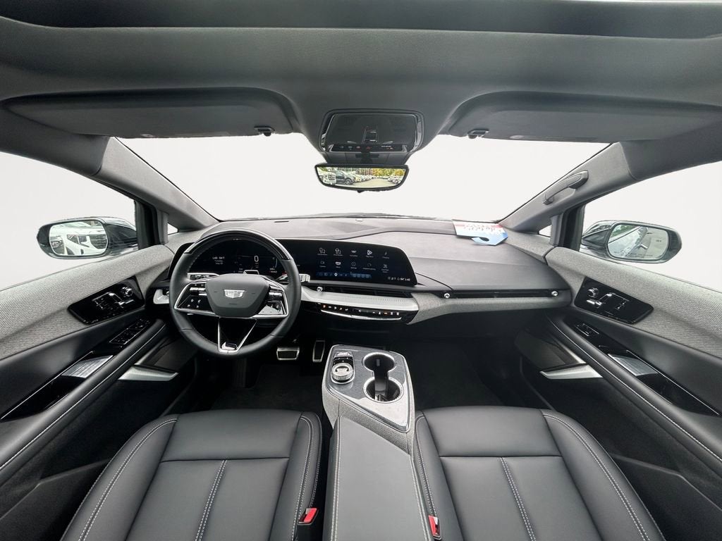 2025 Cadillac OPTIQ Luxury 1