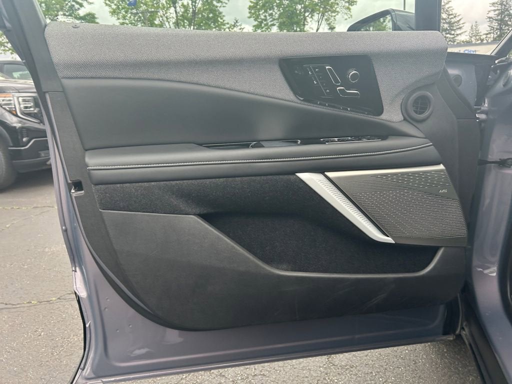 2025 Cadillac OPTIQ Luxury 1