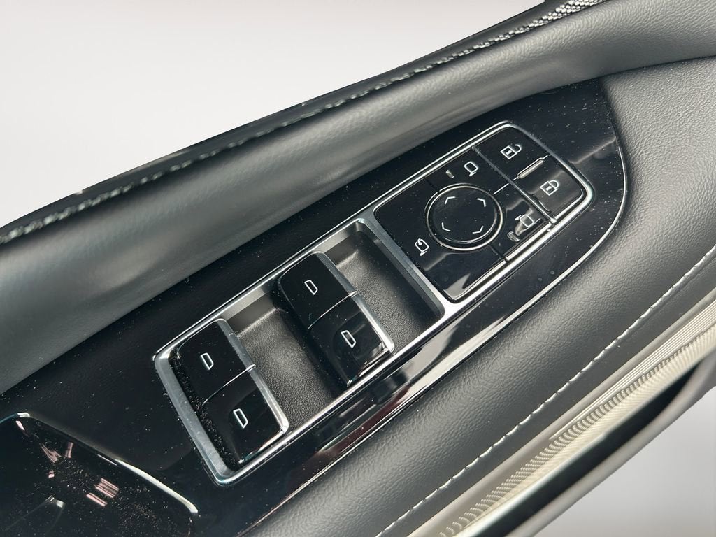 2025 Cadillac OPTIQ Luxury 1