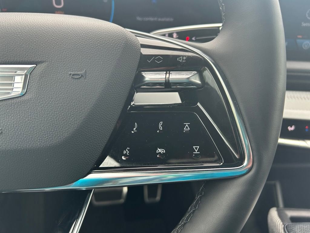 2025 Cadillac OPTIQ Luxury 1